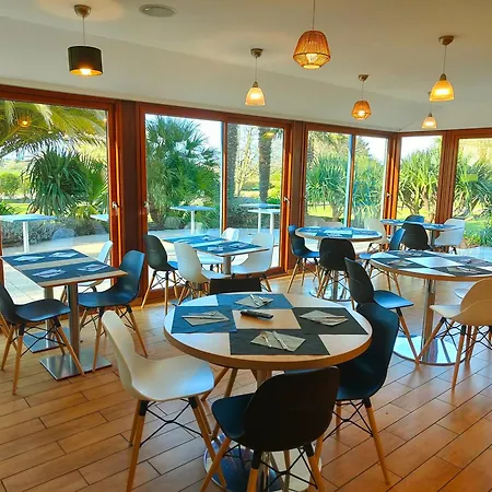 מלון Domaine De La Barbinais 2*